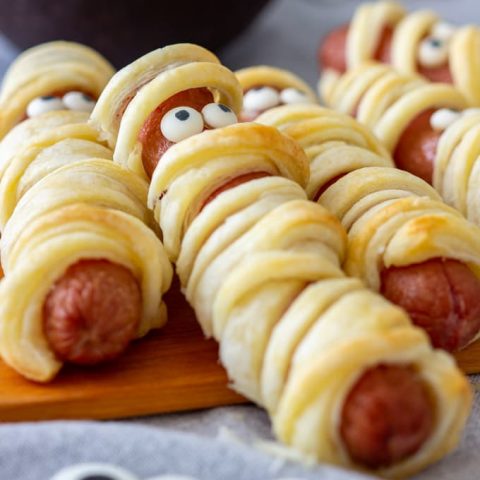 https://www.appetizeraddiction.com/wp-content/uploads/2018/10/hot-dog-mummies-picture-480x480.jpg