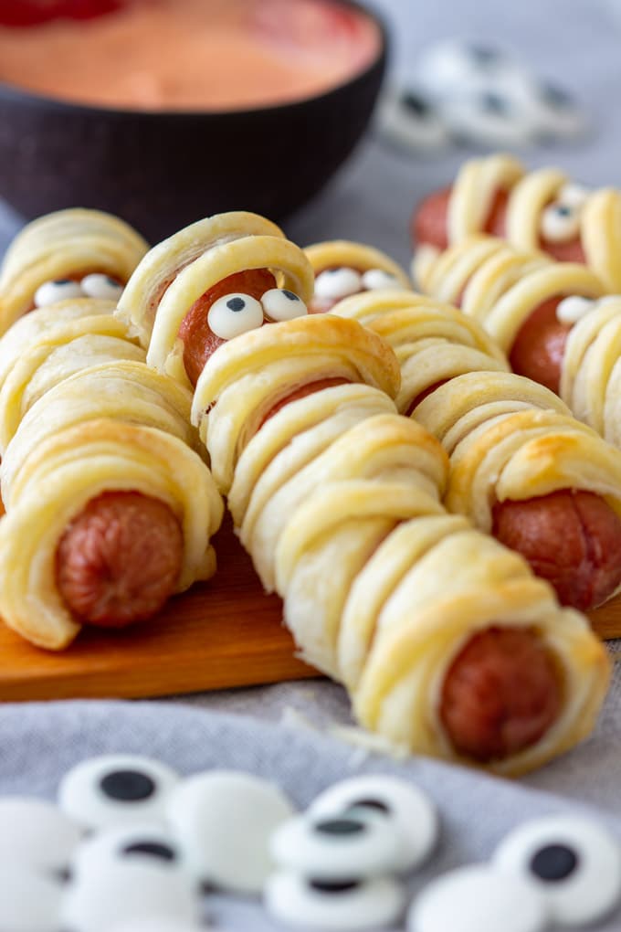 Hot dog mummies with puff pastry.