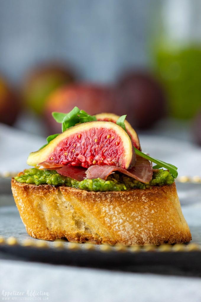 Bite-Size Prosciutto Fig Crostini