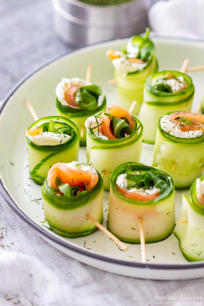 Smoked salmon cucumber rolls with cream cheese.