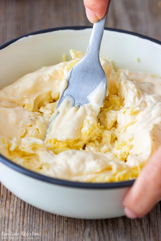 How to make Garlic Cheddar Cheese Dip Step 1