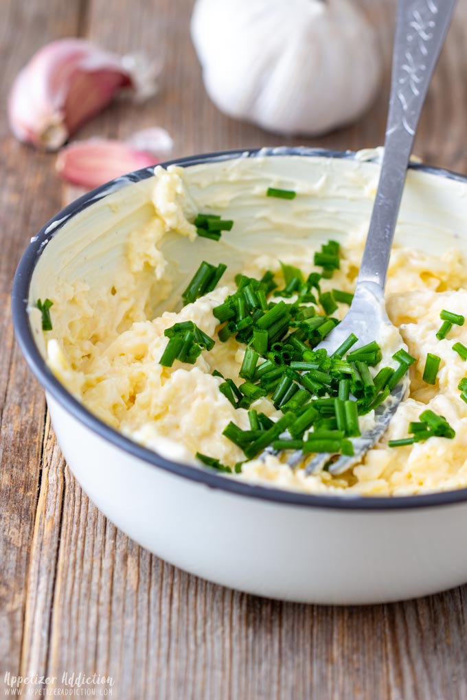 How to make Garlic Cheddar Cheese Dip Step 2