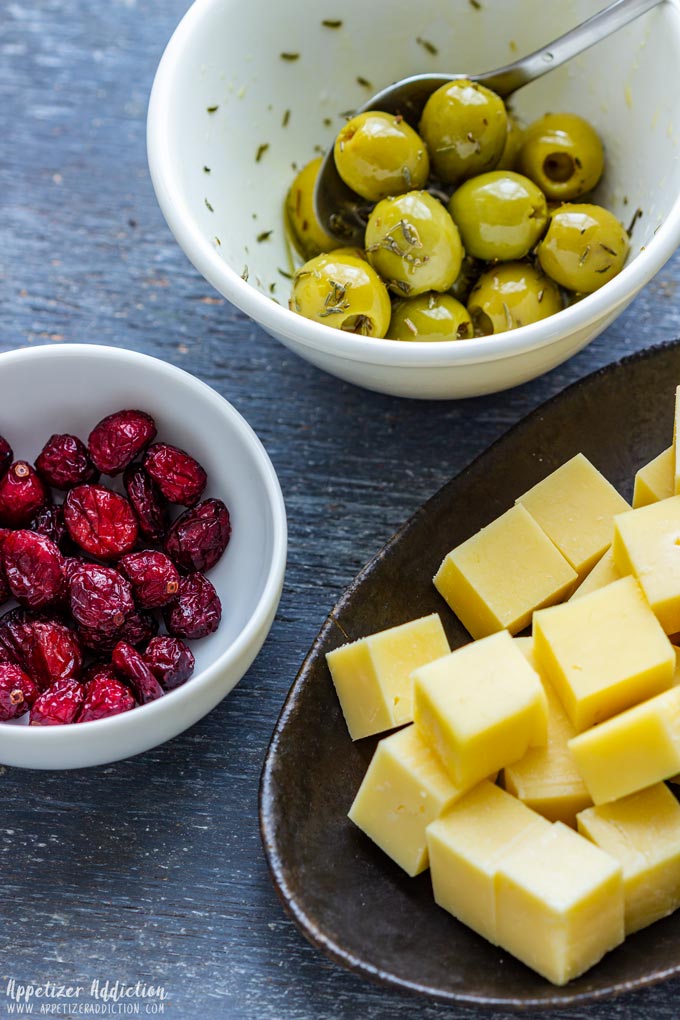 Cranberry Olive Cheese Skewers Ingredients