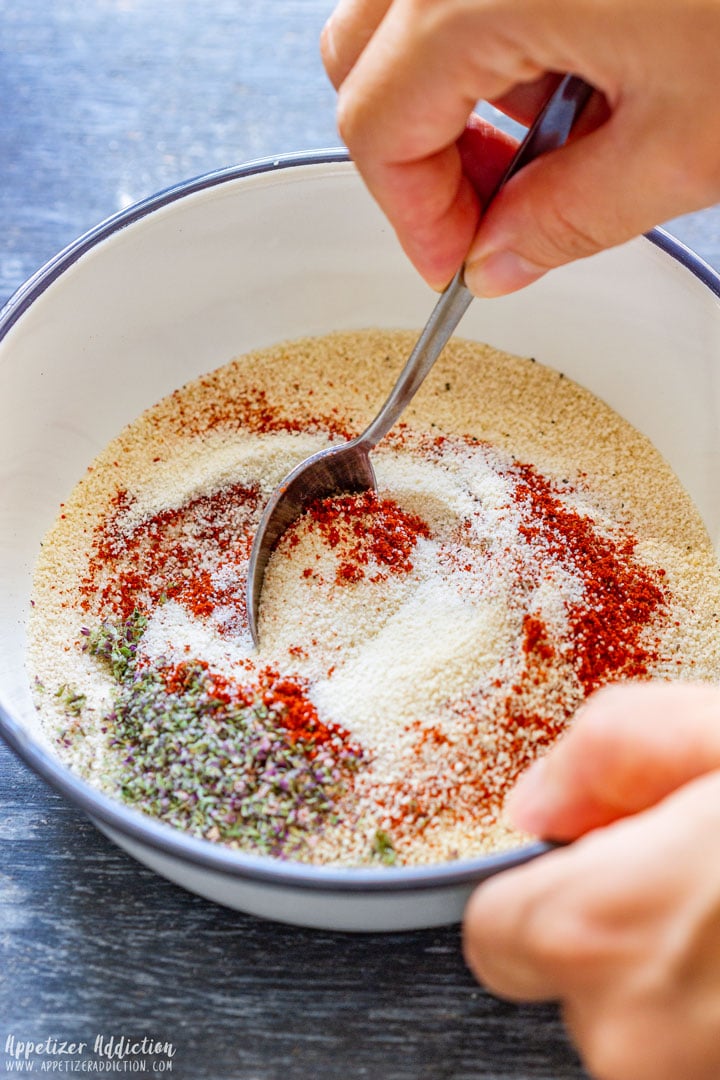 Spices and breadcrumbs mixture for frying cheese