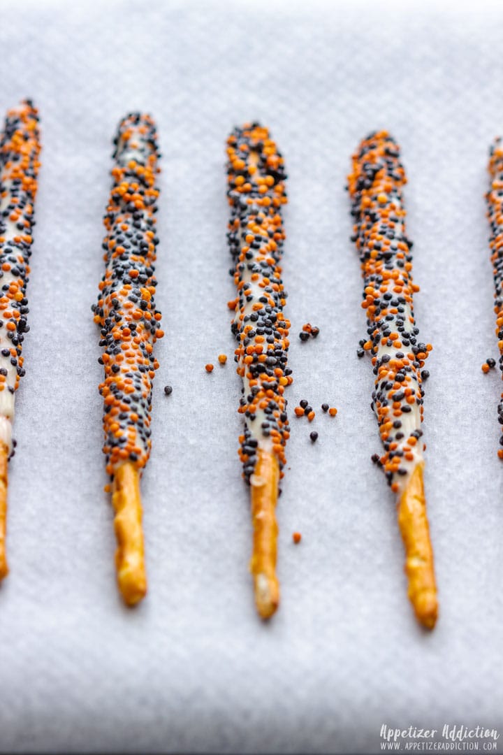 How to make chocolate dipped pretzel rods step 2 drying the rods