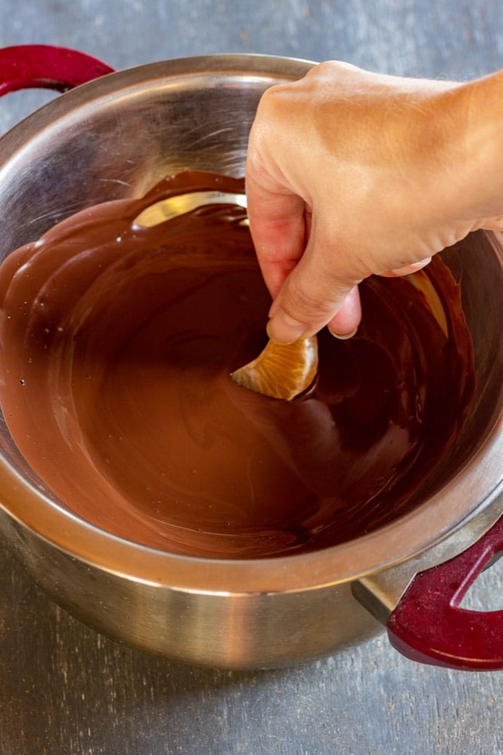 How to make chocolate dipped mandarin slices step 2