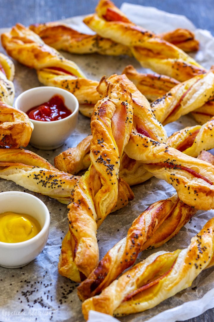 Crunchy bacon puff pastry twists