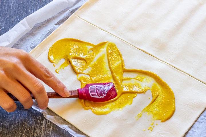 How to make puff pastry twists with bacon step 2