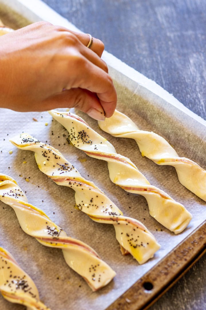 How to make puff pastry twists with bacon step 5