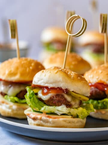 Mini cheeseburgers on the plate