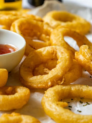 Crispy onion rings in a beer batter