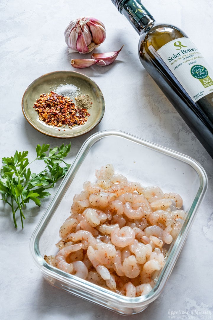 Ingredients for making garlic shrimp