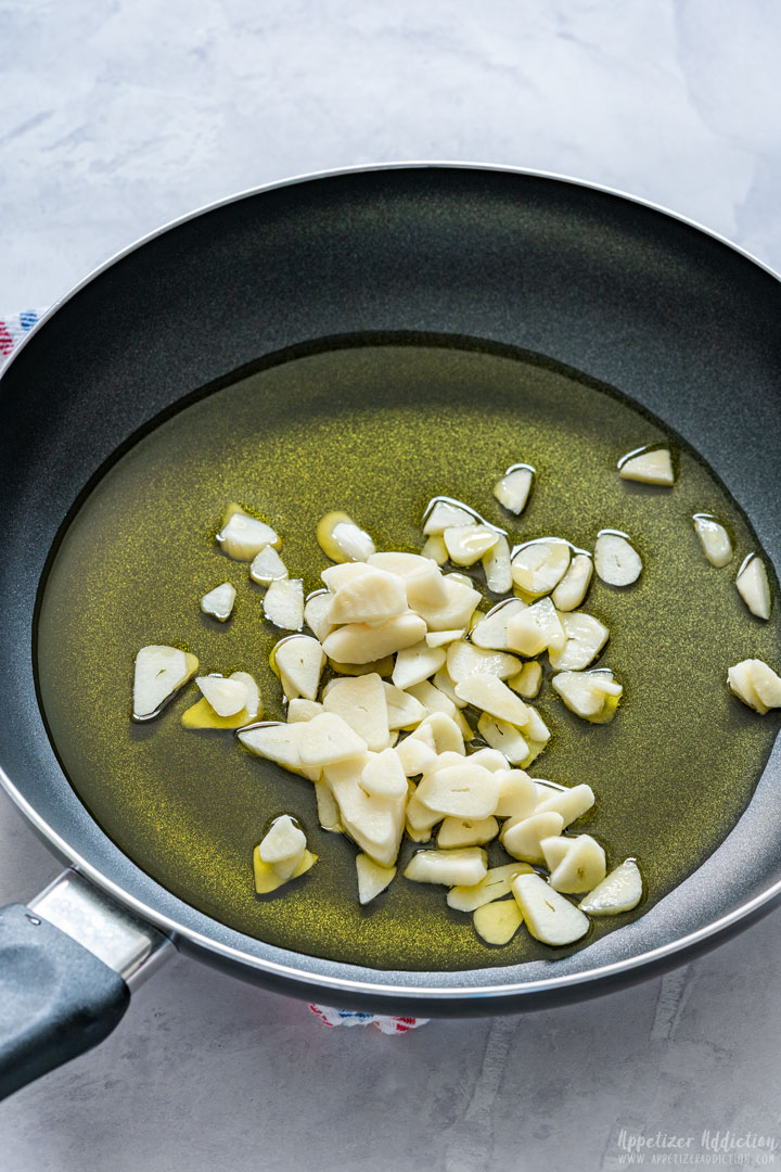 Cooking garlic on the pan