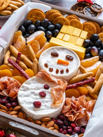 Snowman cheese board for winter gatherings