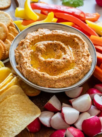 Creamy cottage cheese dip with vegetables and crisps.