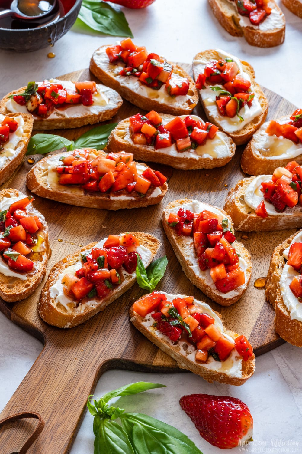 Strawberry and crispy bread appetizers.